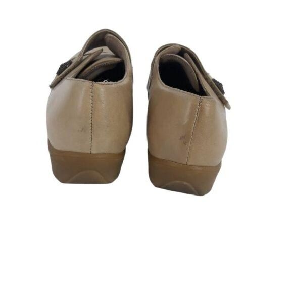 Munro Loafers Professional Leather Slide On Loafers Hook Loop Closure Tan Sz 8N - Picture 7 of 11